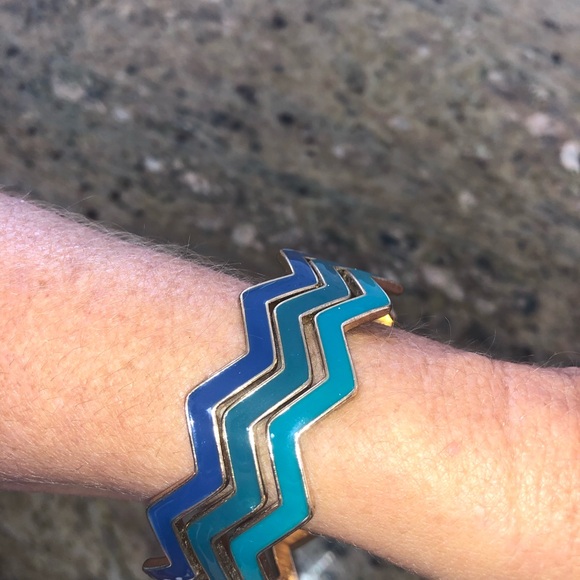 Chevron 3 Stackable Enamel Braclet set Blue tones with Gold tone - Picture 2 of 4